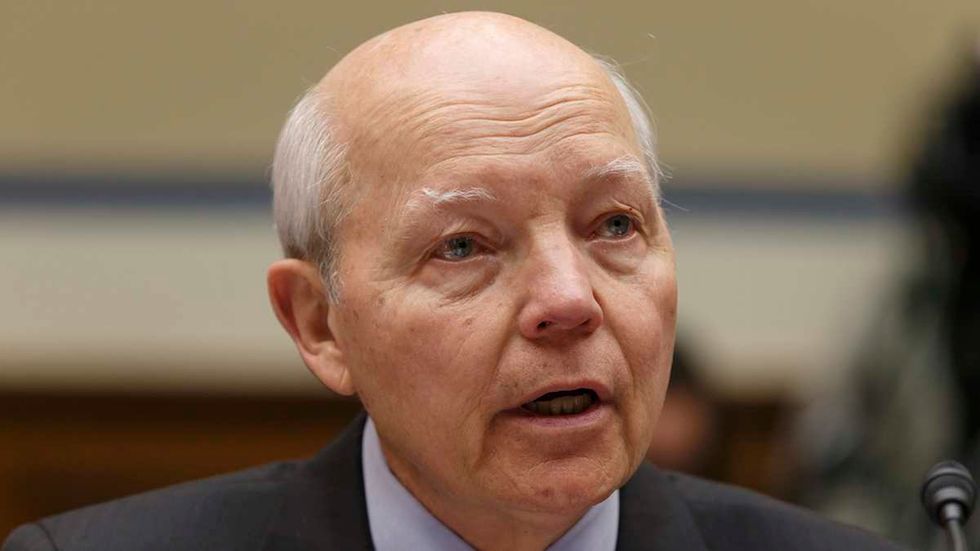 IRS giving tax credits to illegals who’ve engaged in identity theft