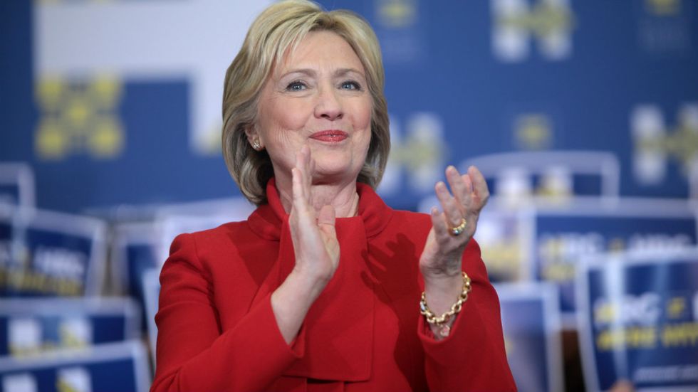 Media swarms to protect untouchable Hillary Clinton from Chinese hacking reports