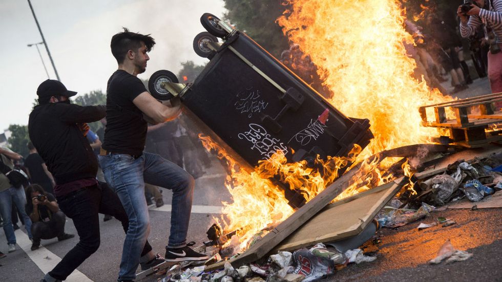 Locals clean up Hamburg after leftist riots leave city in ruins