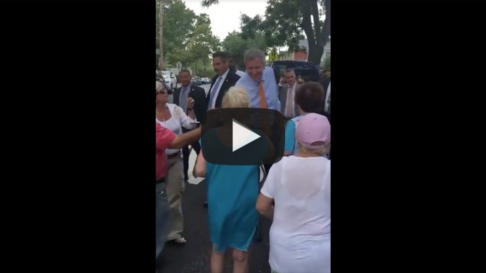 Watch angry New Yorker confront cop-hating Bill de Blasio