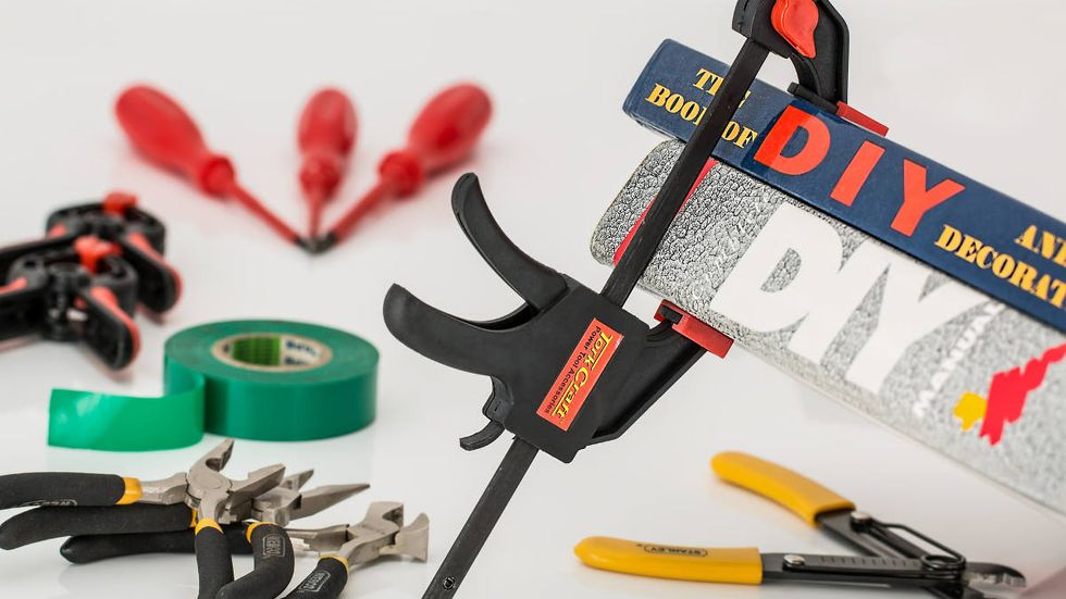 Millennials need instructional video for operating a tape measure