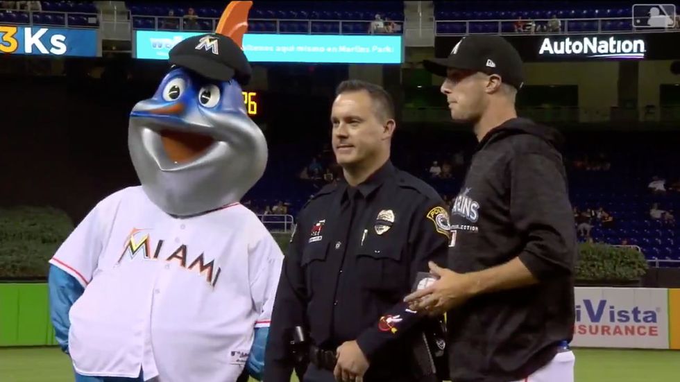Miami Marlins honor Parkland shooting hero officer