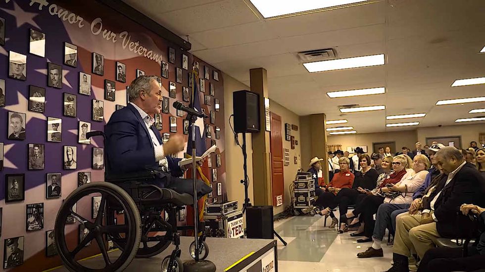 Ted Cruz and a Vietnam vet DESTROY Beto O'Rourke on kneeling for the national anthem [Watch]