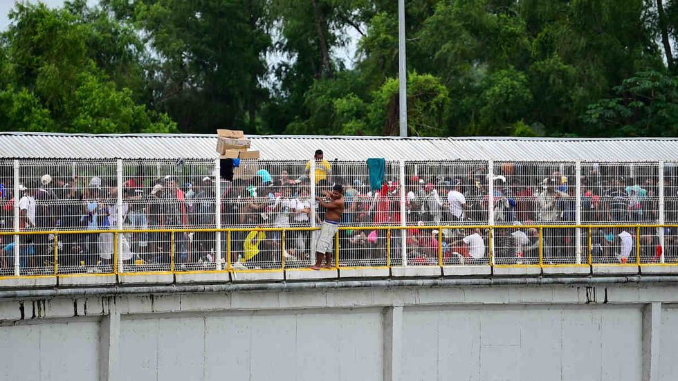 Trump draws a line with Democrats over the migrant caravan. Will the rest of the GOP step up?