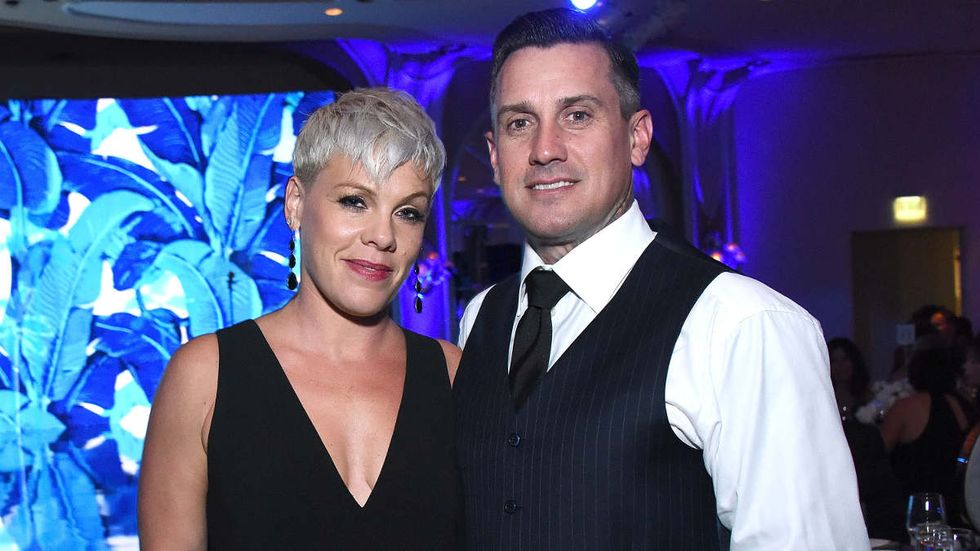 Pink's husband Carey Hart warns fire looters to beware of his #2ndamendment rights