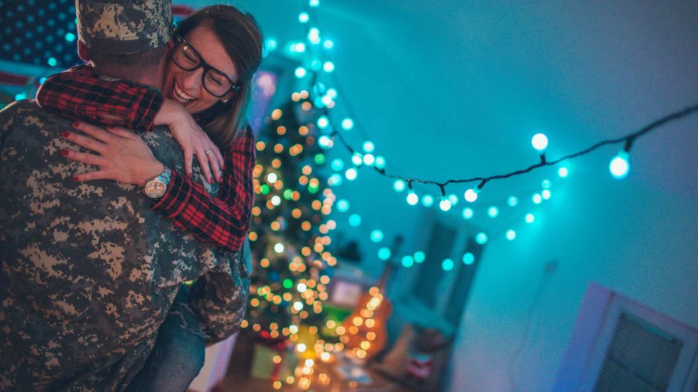 Surprise and merry Christmas! The 5 best videos of soldiers coming home