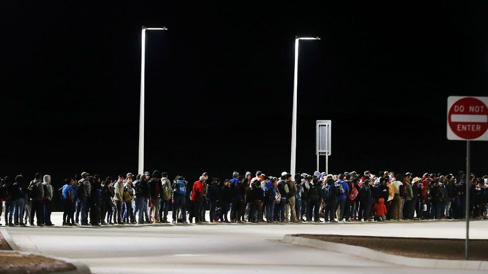 Top veteran immigration officer: Why is the government not shutting down the flow at the border?