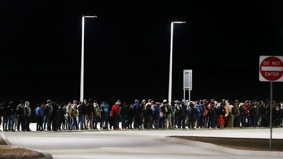 Top veteran immigration officer: Why is the government not shutting down the flow at the border?