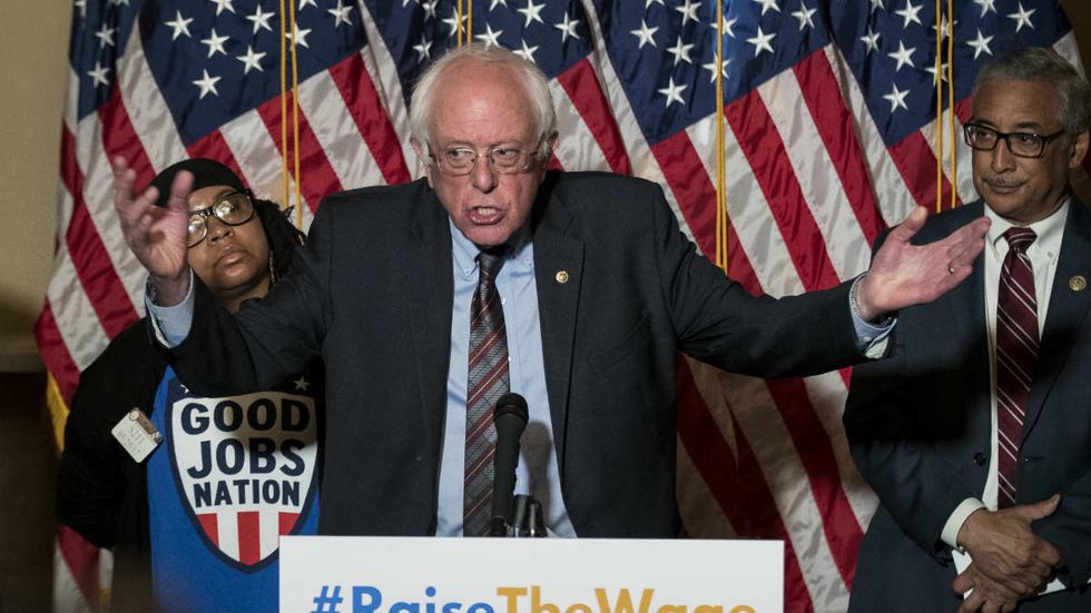 Bernie Sanders single-handedly exposes the Democrats’ minimum wage fraud
