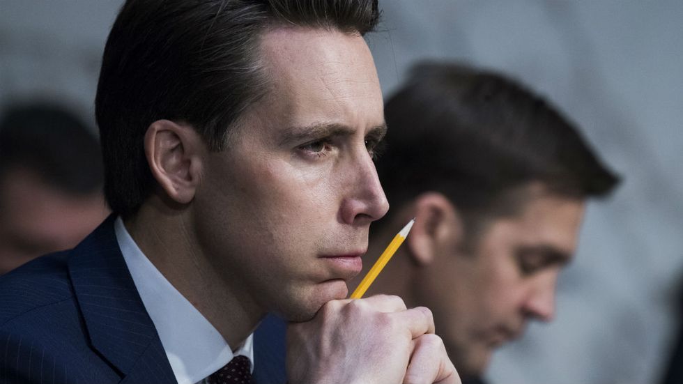 Hawley announces proposal to fight 'addictive' social media business practices