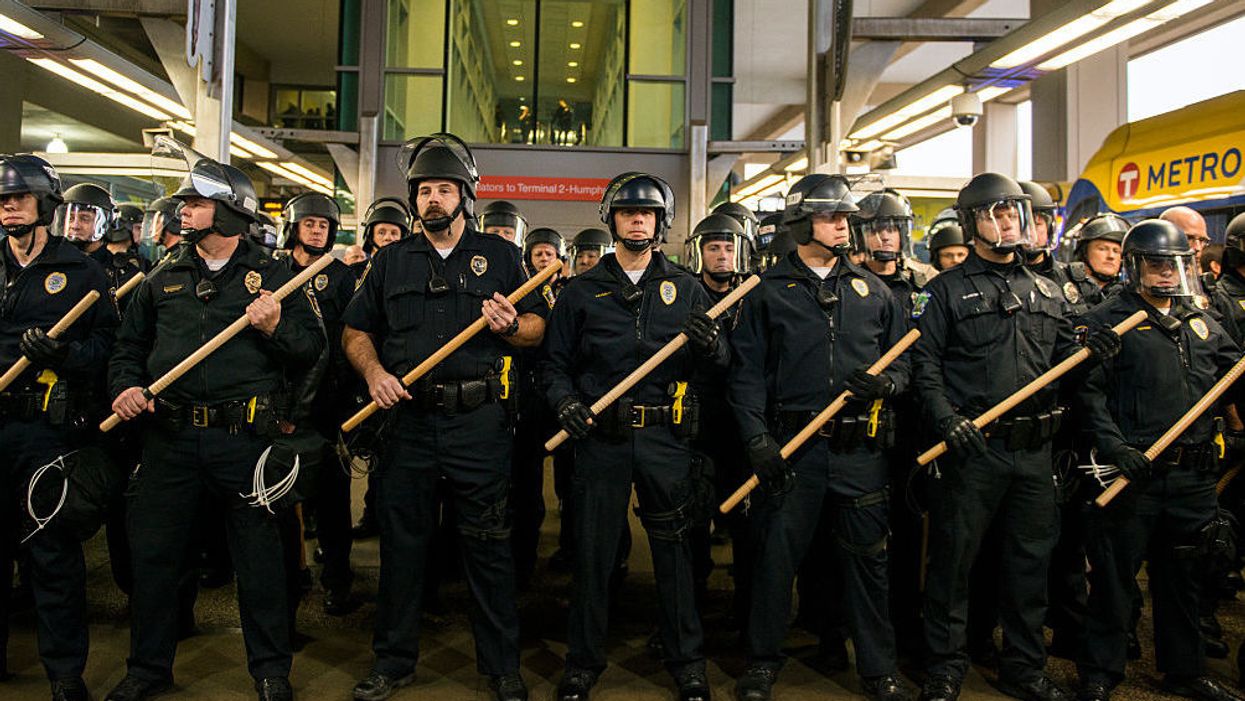 Minneapolis City Council signs pledge to completely dismantle city's police department