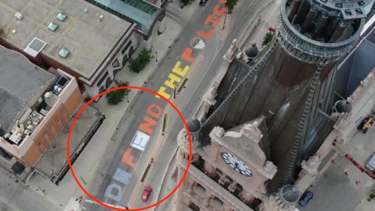 Pro-police activists change just one letter in 'Defund the Police' mural to completely change meaning
