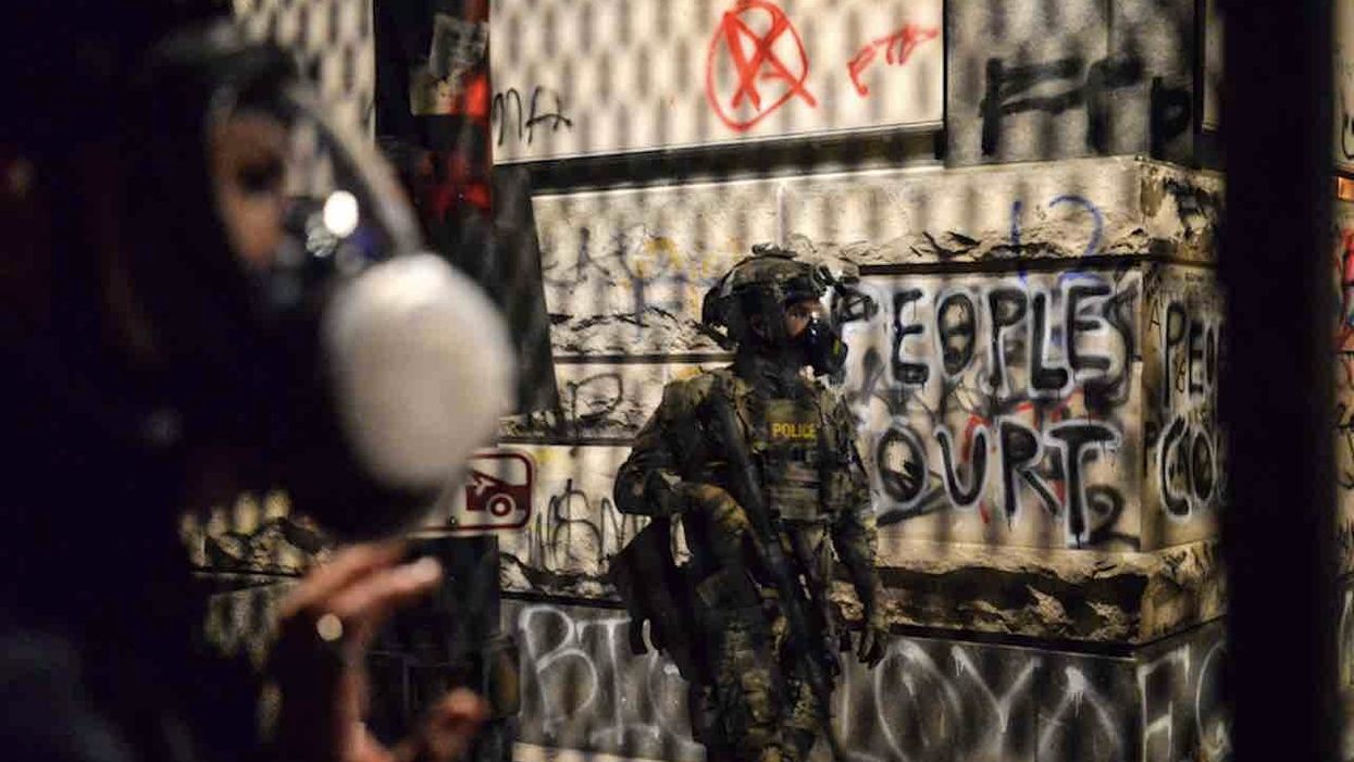 Portland fining feds $500 every 15 minutes for fence at courthouse — because it blocks a bike lane