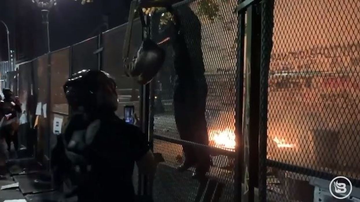 BlazeTV reporter Elijah Schaffer interviews protester who allegedly set fire to a federal courthouse