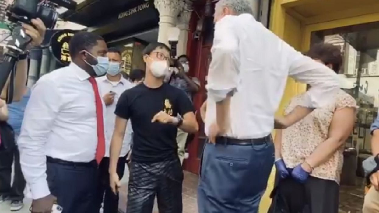De Blasio 'brushes off' NYC bakery manager who tells him, 'We're all hurting'