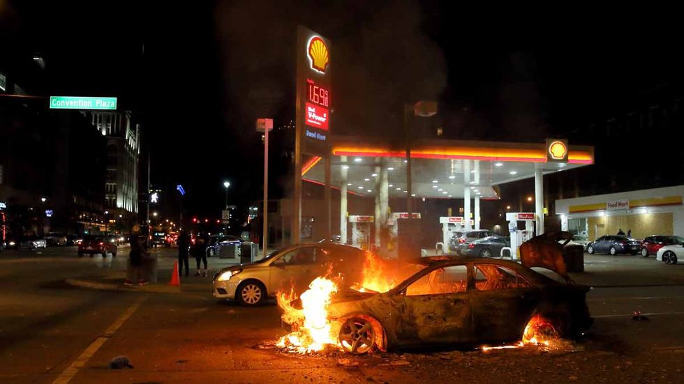 Horowitz: Rioters steal police guns & destroy George Washington statue. Can we first stop the mob and then worry about police?