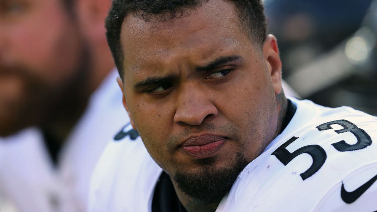 Pittsburgh Steelers co-captain goes against NFL, will decide who he honors on his helmet