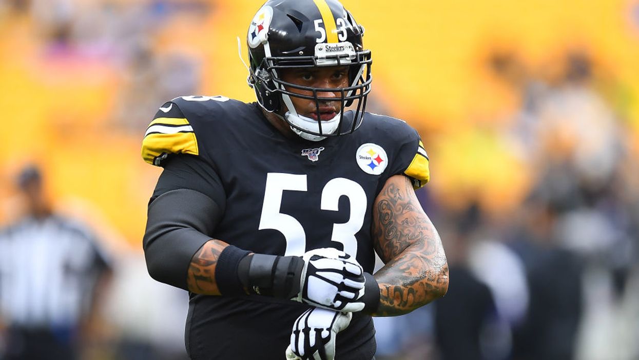 Pittsburgh Steelers captain Maurkice Pouncey wears name of slain police officer on helmet