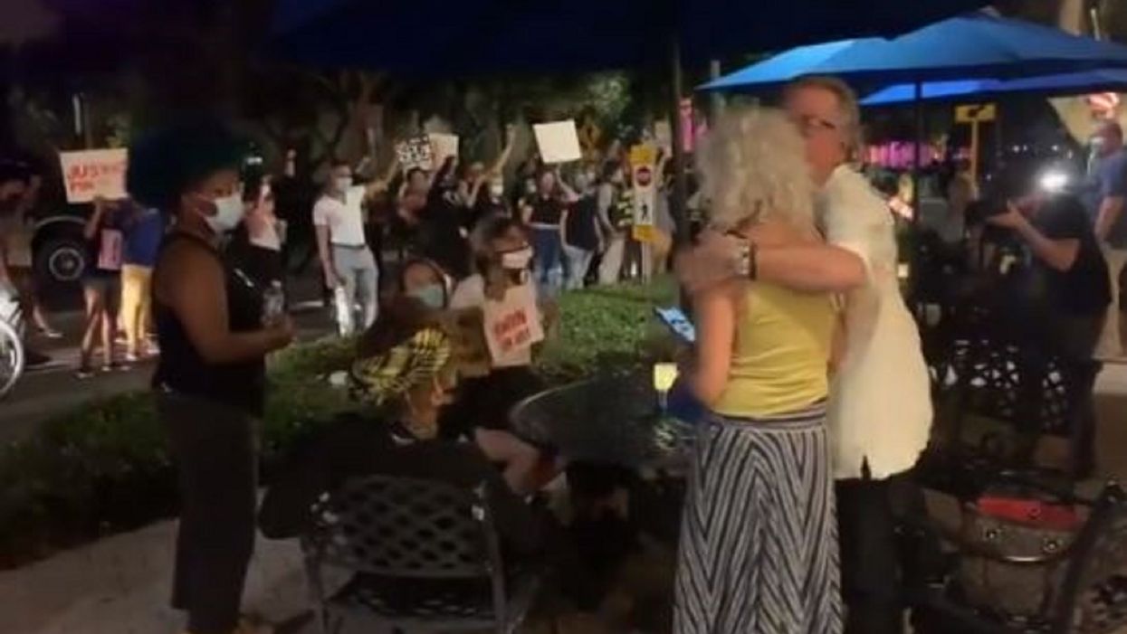 Video: Protesters harass diners in Florida following Breonna Taylor decision in Kentucky