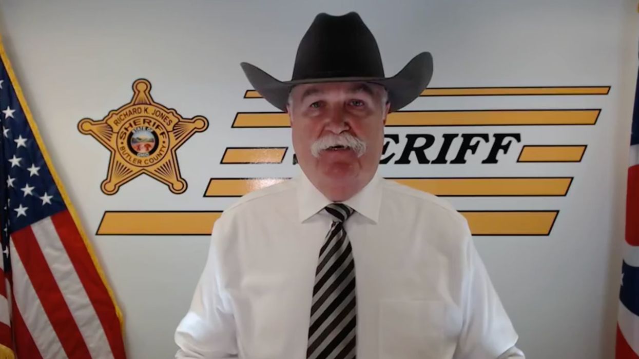 Ohio sheriff goes viral after volunteering to help anti-Trump celebrities leave the country