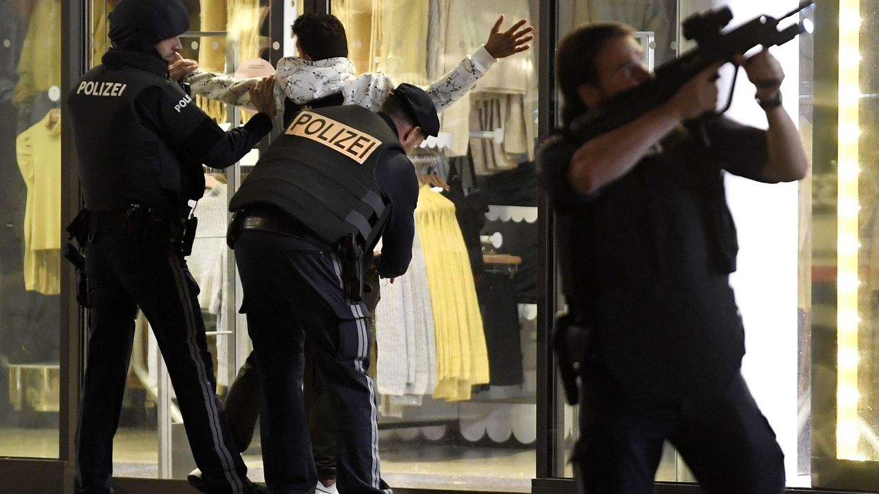 At least one killed, 15 people injured in suspected terrorist attacks in Vienna