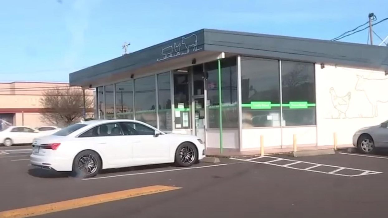 Thief steals woman's car but drives back to scold her and threaten to call police after finding her 4-year-old son in back seat