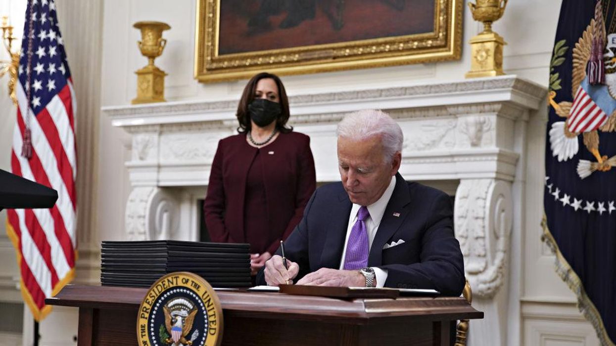 Biden signs 'wartime' COVID-19 executive orders, imposing national mask mandate on public transportation