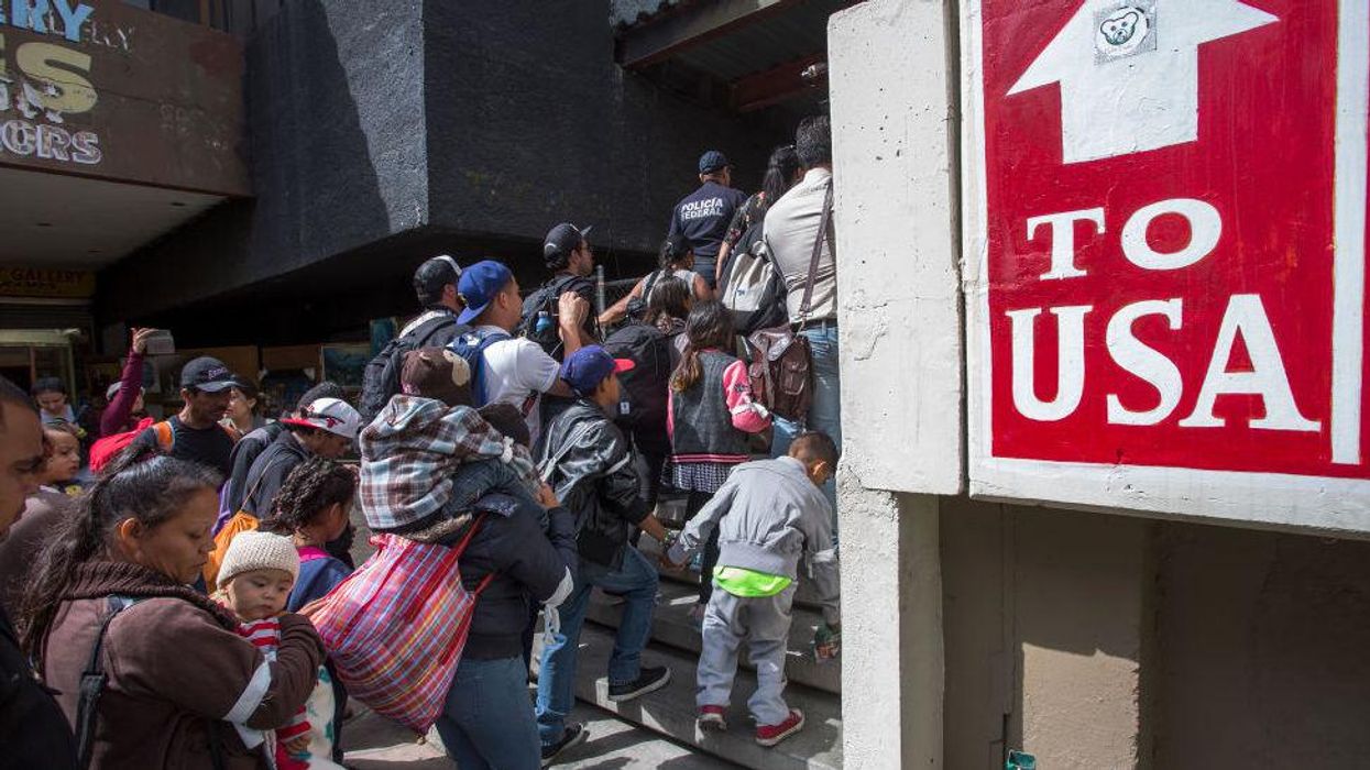 Tucker Carlson reveals email sent to ICE officers after Biden's deportation order: 'Release them all, immediately'