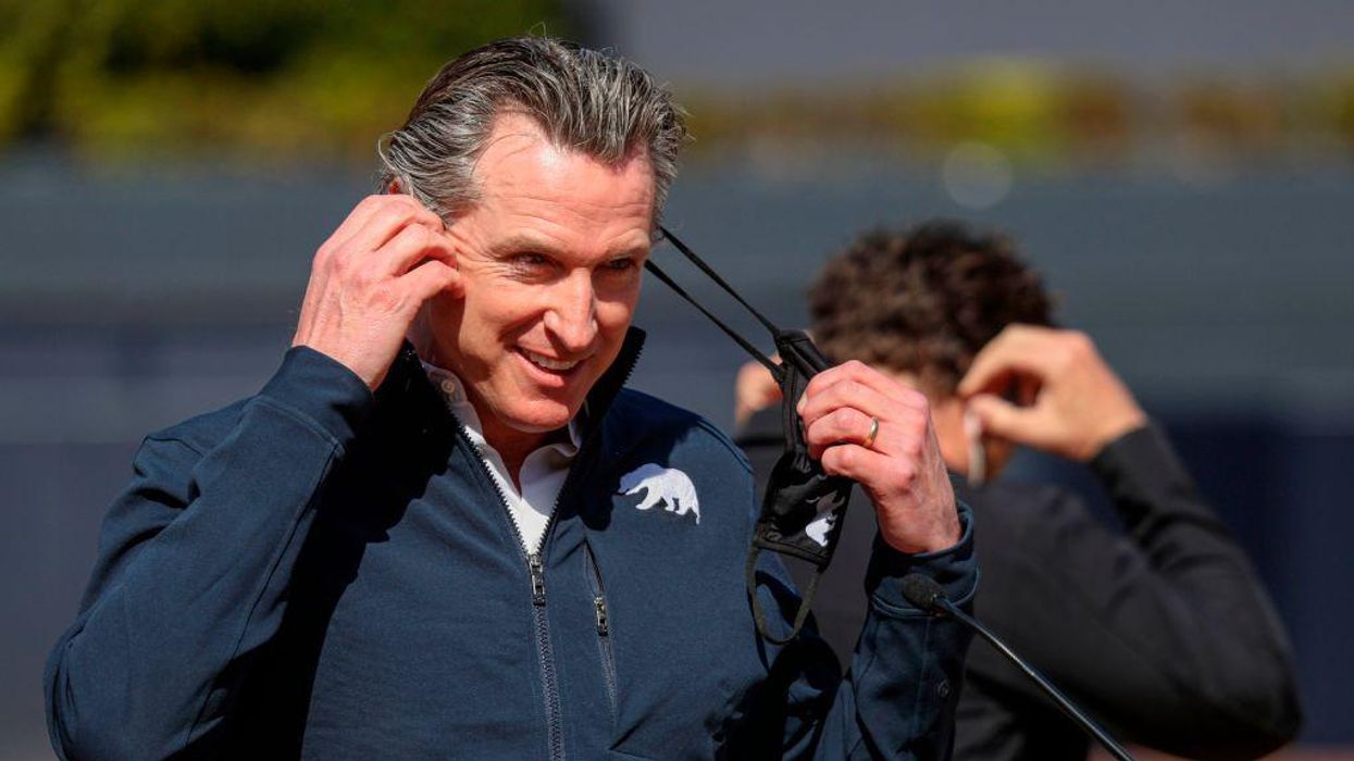 TikTok video shows Gavin Newsom inside a restaurant while not social distancing