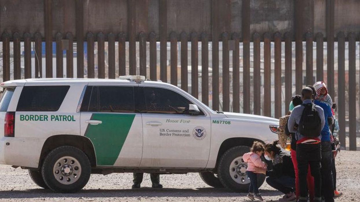 Top photojournalist blasts Biden admin for blocking media from documenting border crisis: 'Zero access'