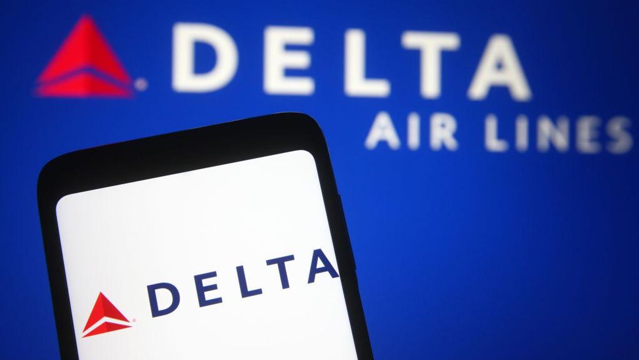 Delta becomes final major US airline to begin selling the middle seat on airplanes again
