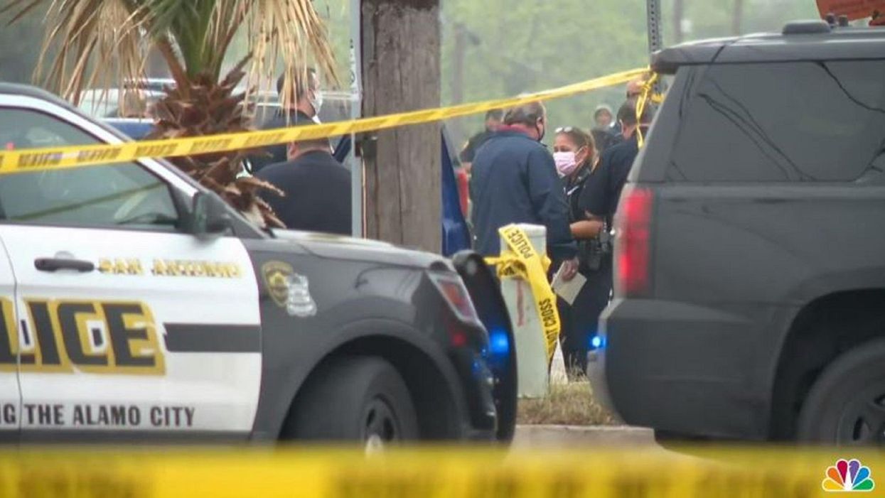 San Antonio officer shot during traffic stop; returns fire leaving 2 suspects dead, 1 injured