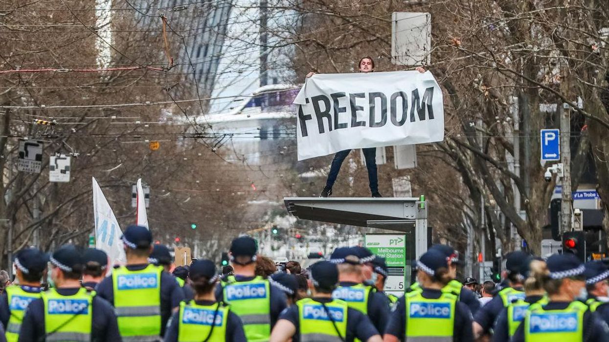 VIDEO: Thousands protesting lockdowns in Australia results in police firing rubber bullets and tear gas, 6 cops hospitalized, and massive fines levied