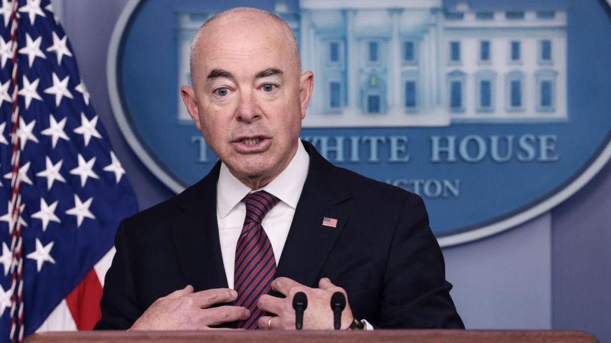 Fox News reporter leaves DHS secretary stumbling over his words when confronted about false Border Patrol story