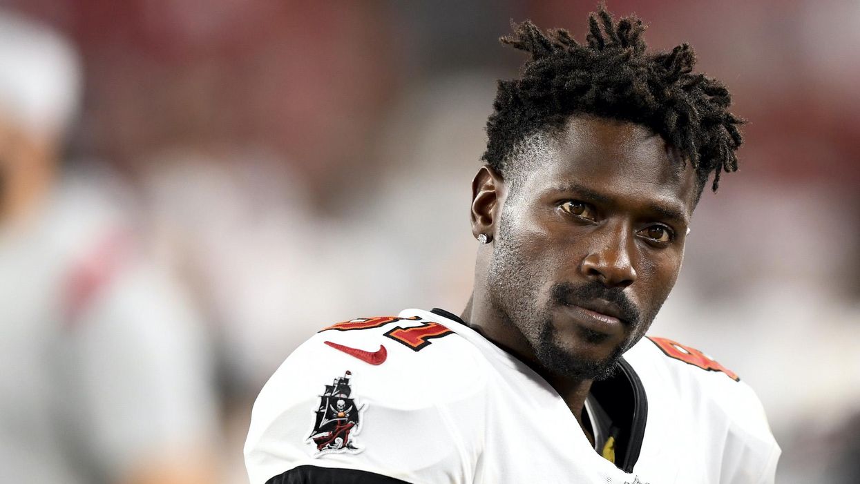 NFL suspends Antonio Brown for 3 games after his former chef accused him of using a fake vaccine card