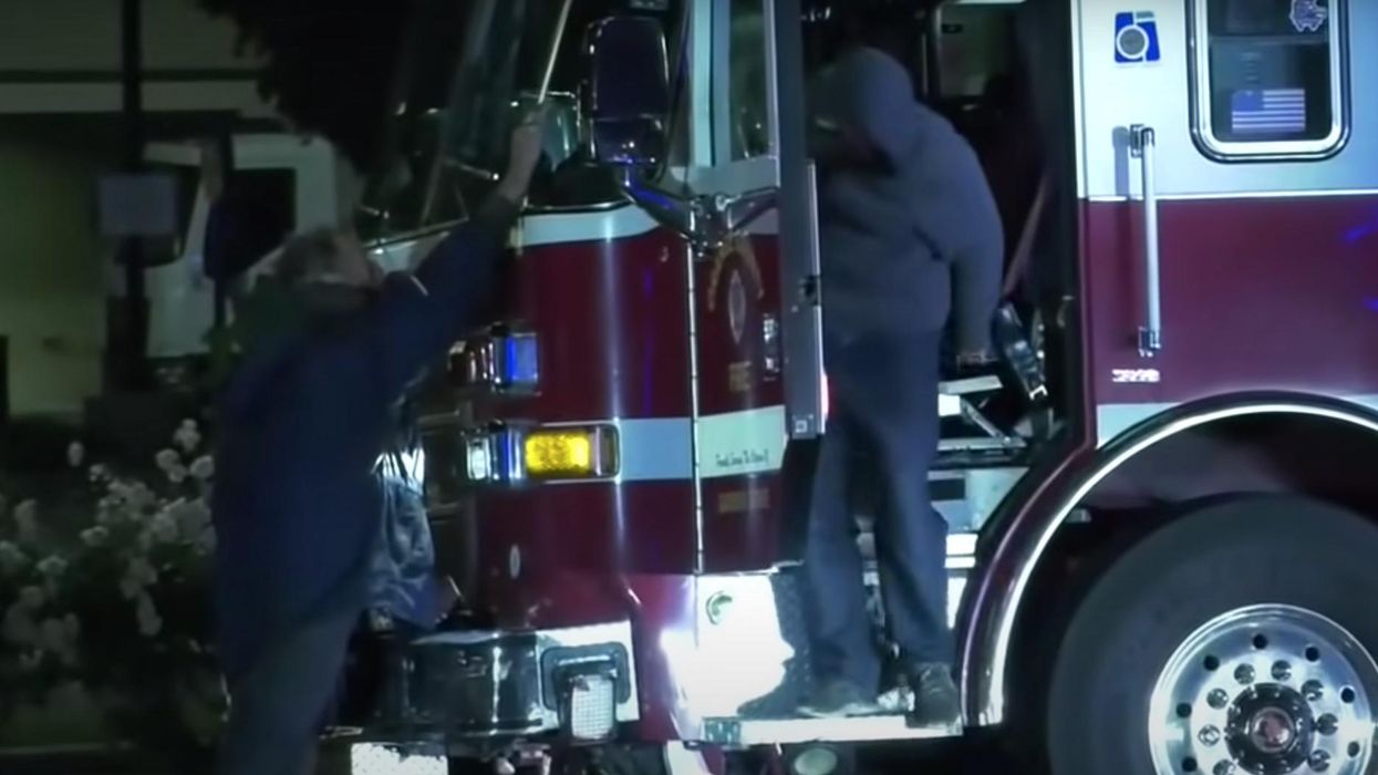 VIDEO: Homeless man stands in front of stolen firetruck and persuades man to give up to police after joyride through California