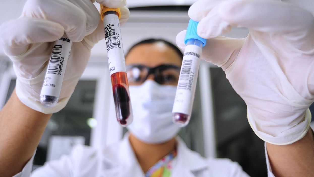 Experts believe Omicron variant to peak soon and expect cases will fall dramatically in the US