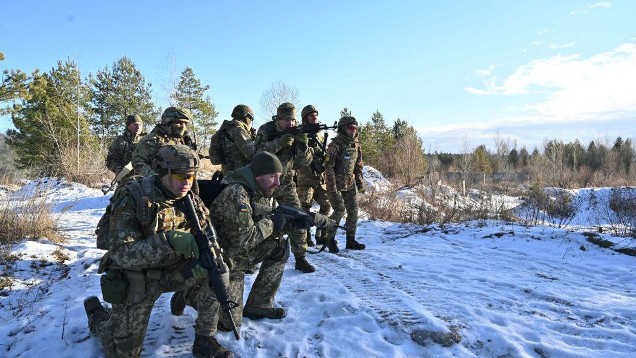 State Department orders family members of US diplomats to evacuate Ukraine. Biden reportedly considers deploying thousands of troops, warships, and aircraft into Eastern Europe to deter Russia.