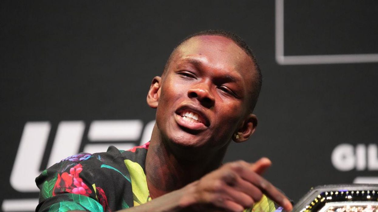 'You can't control the man': Top UFC fighter's fierce defense of Joe Rogan against critics ignites cheers from the crowd
