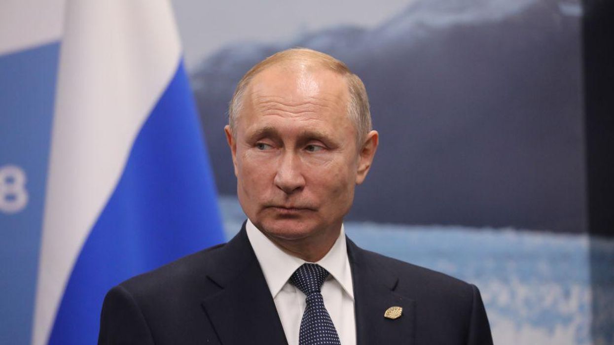 American military and diplomats flee Ukraine fearing an imminent Russian invasion