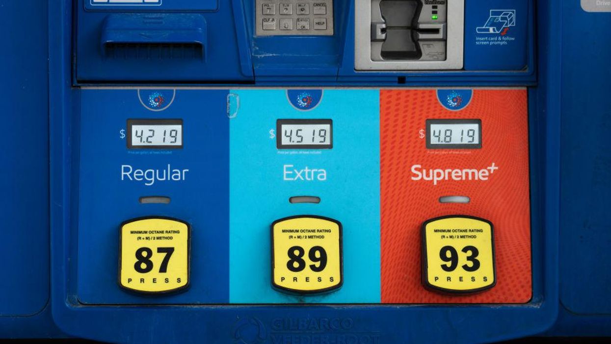 Average US gas price tops $4 a gallon for first time since 2008 — and it could go even higher