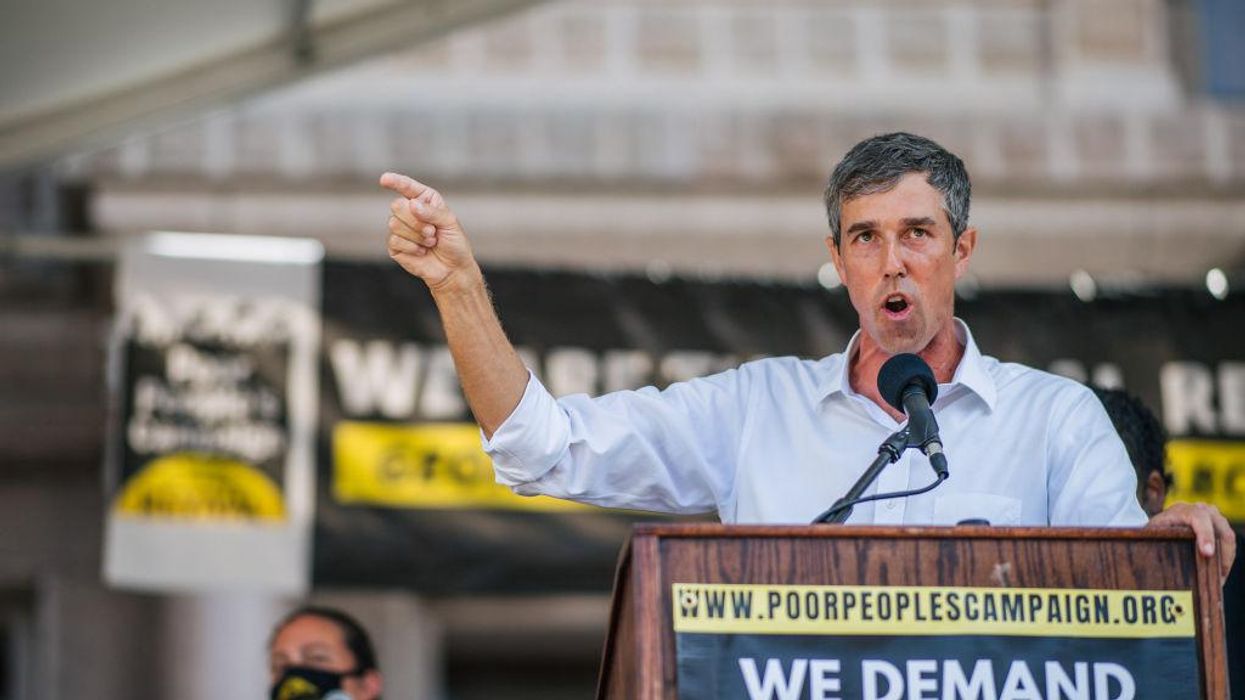 Beto O'Rourke calls Greg Abbott an 'oligarch' and 'thug,' suggests a statewide gun buyback in Texas