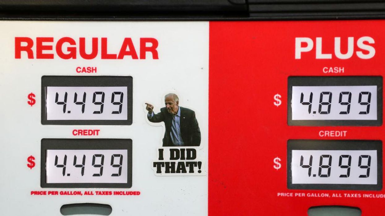 Poll: 7 in 10 Americans say the economy is in bad shape, divided on who is to blame