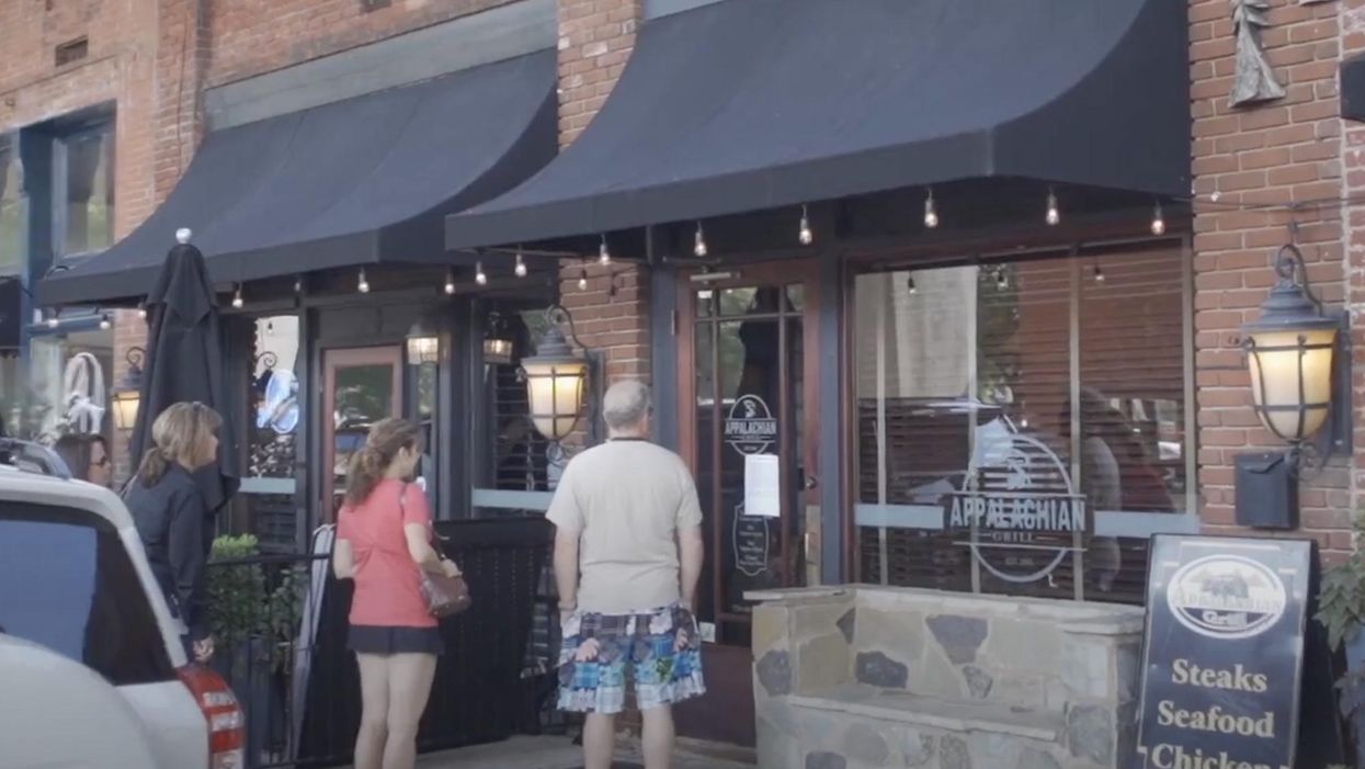 Restaurant owner puts up sign hammering Biden over inflation and telling his supporters to eat somewhere else