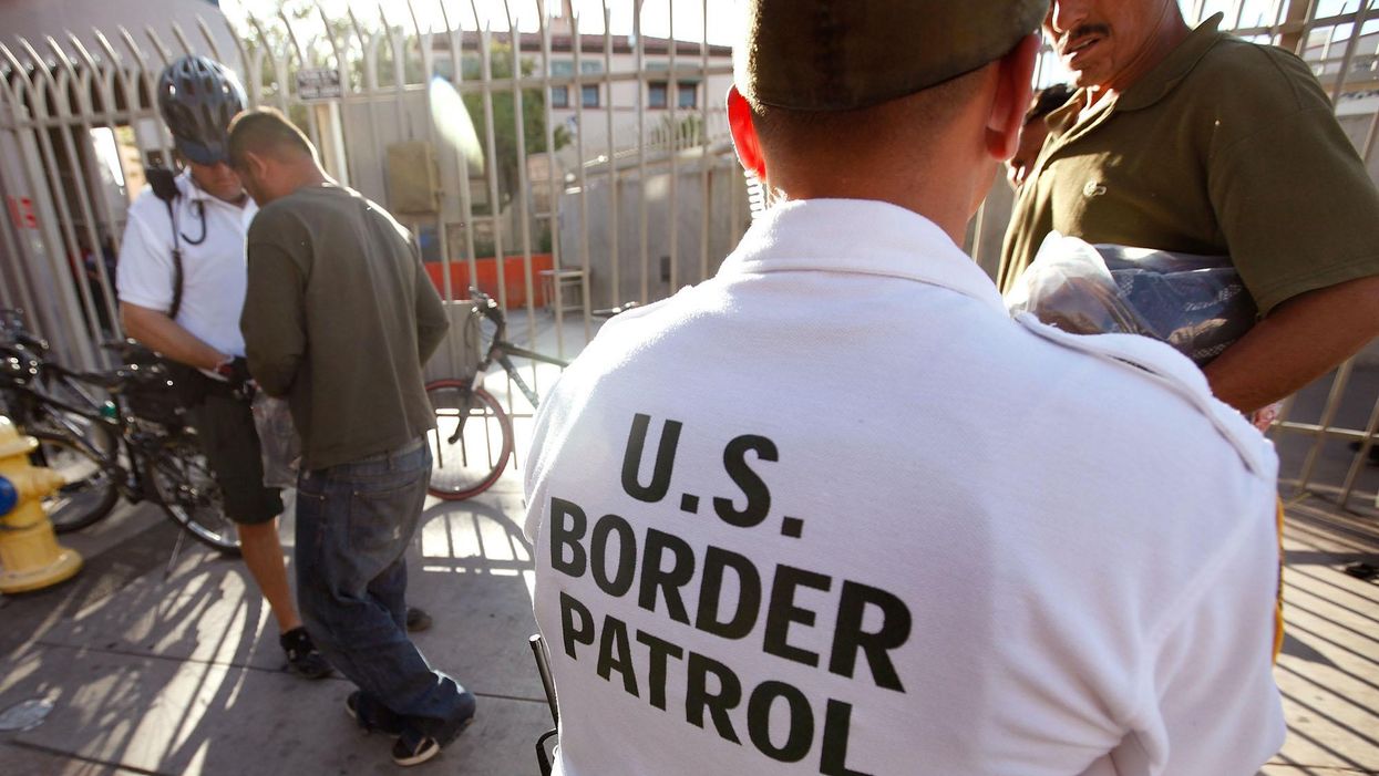 Court temporarily blocks Biden admin from dropping Title 42 restrictions at the border
