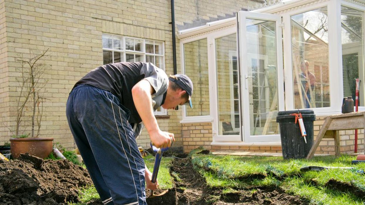 INSTANT KARMA: Man dies of heart attack while trying to bury strangled girlfriend in back yard