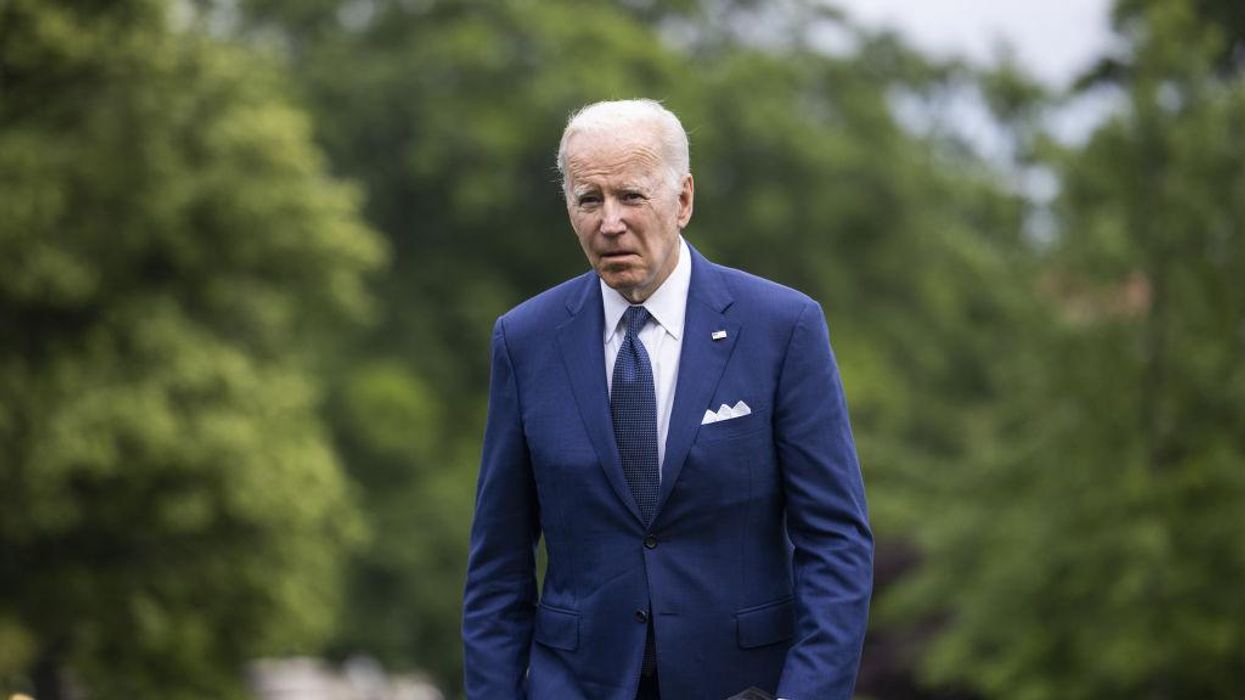 Biden issues sweeping police reform executive order — including nat'l bad cop registry, chokehold ban, and mandatory anti-bias training — on anniversary of George Floyd's death