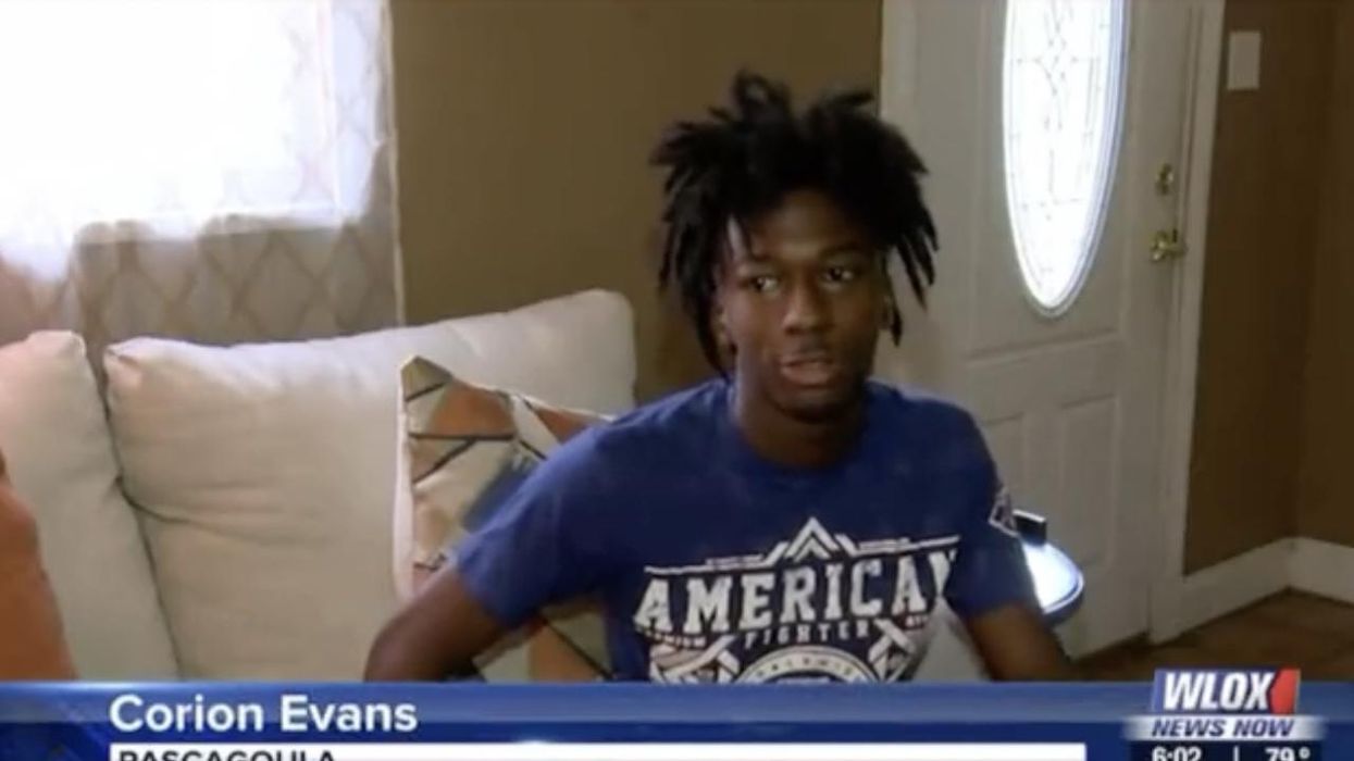 16-year-old hero jumps into river to save 3 teen girls as their car sinks. He also rescues cop who swam out to help girls but started to struggle.