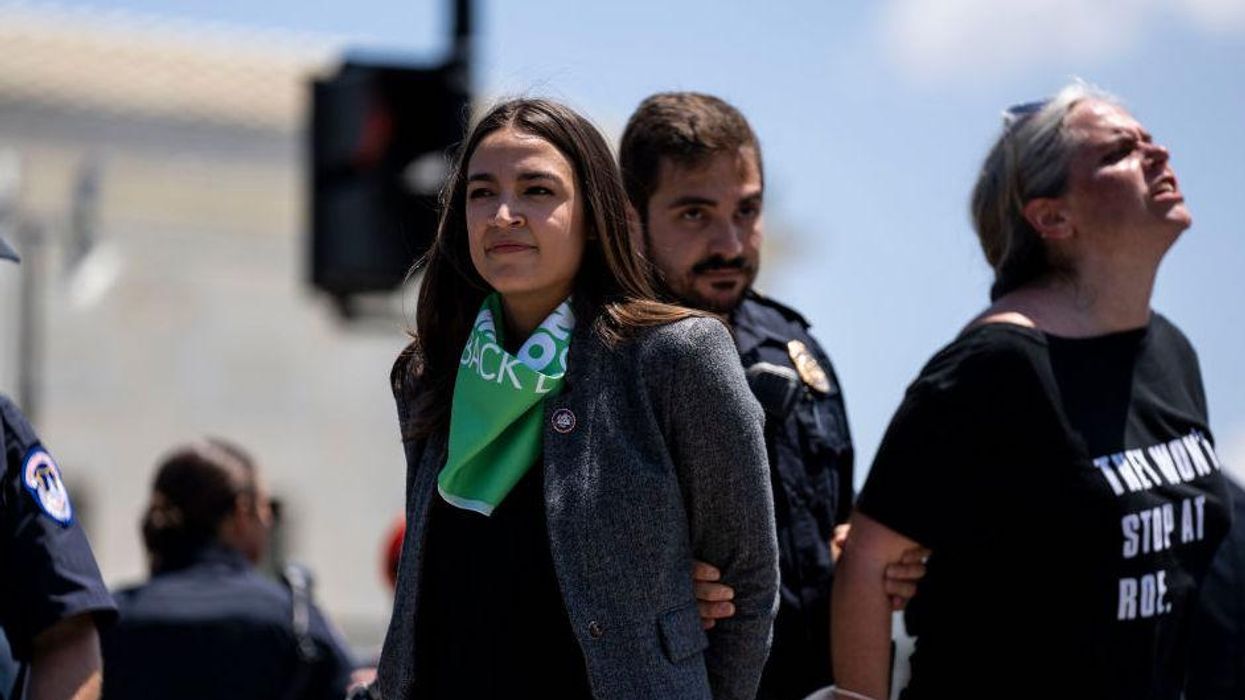 ABC News gets checked for deceptive photos that appear to show AOC, Omar in handcuffs when they aren't: 'You clapping seals'