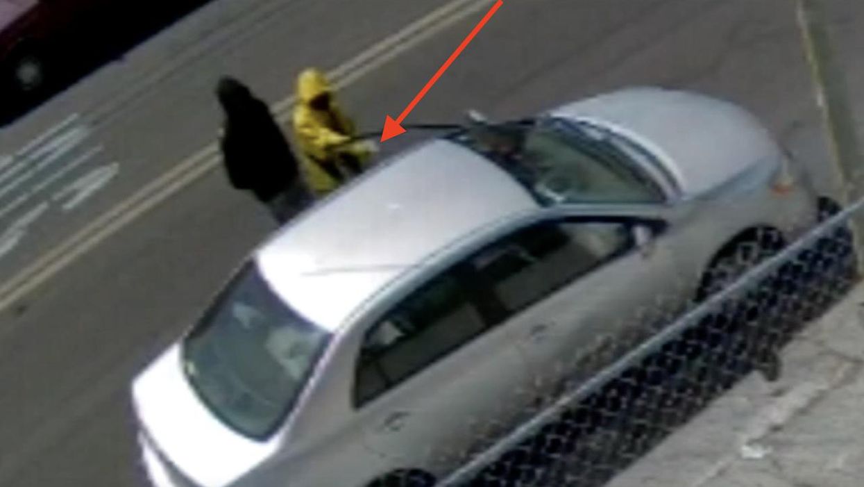 Video: Gun-toting thugs demand Uber driver exit his car in broad-daylight heist; when he refuses, one of them shoots driver dead.